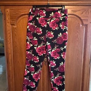 The Pioneer Woman Floral Black and Pink Pants